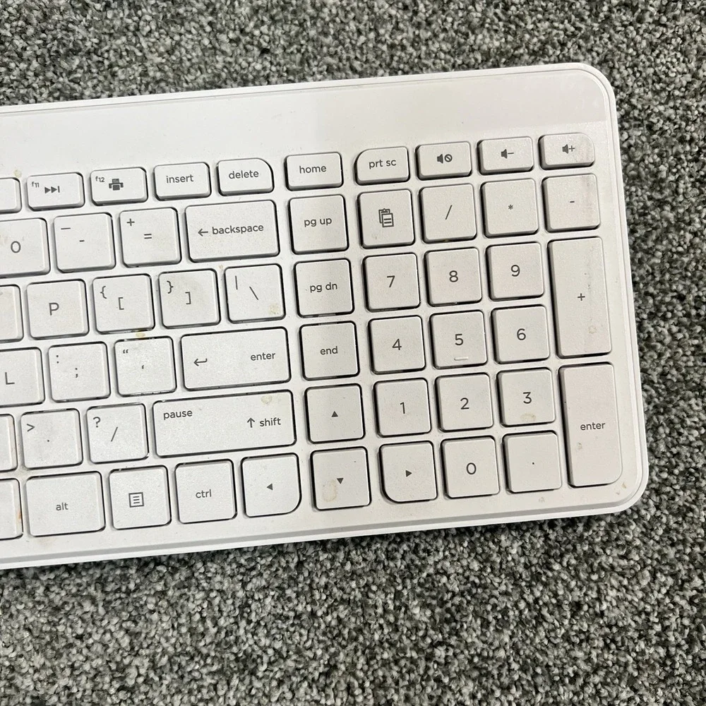HP Wired USB Keyboard Full Size Slim White Chiclet Numeric Keypad SK-2028
